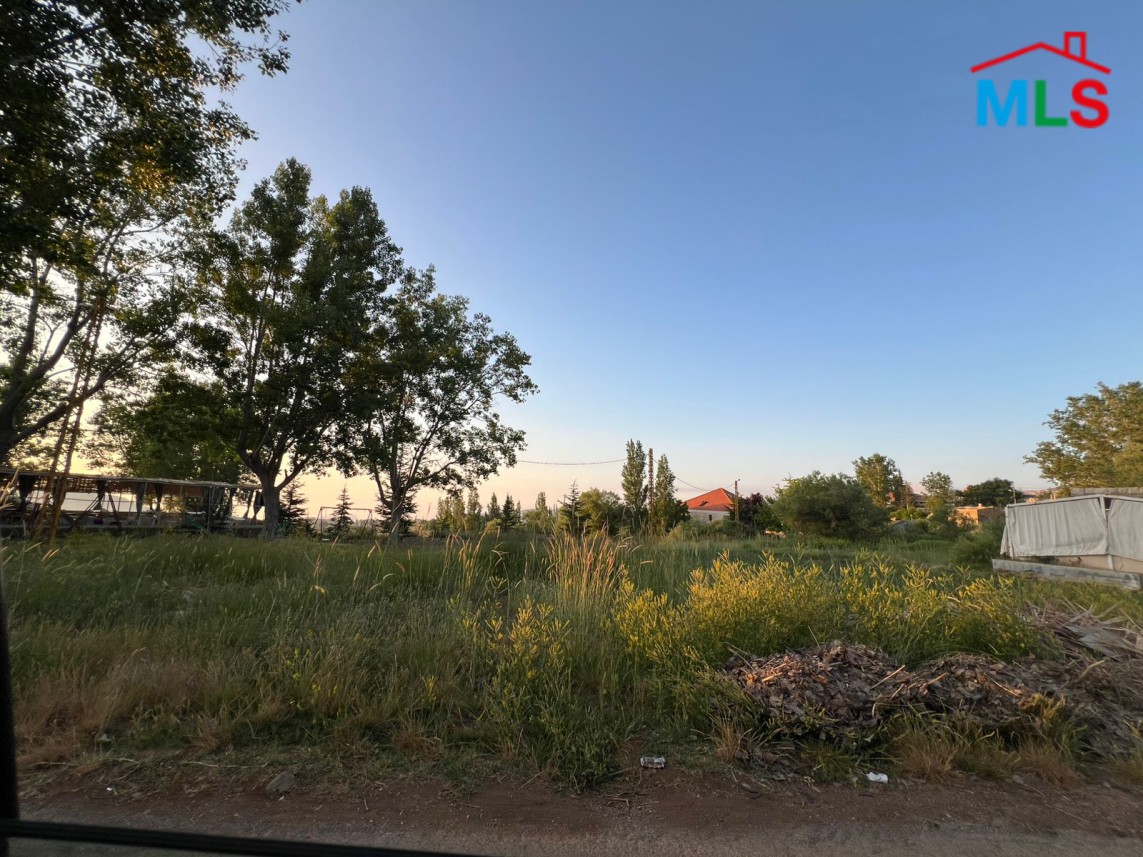 Restaurant With A Big Land For Rent In Laqlouq