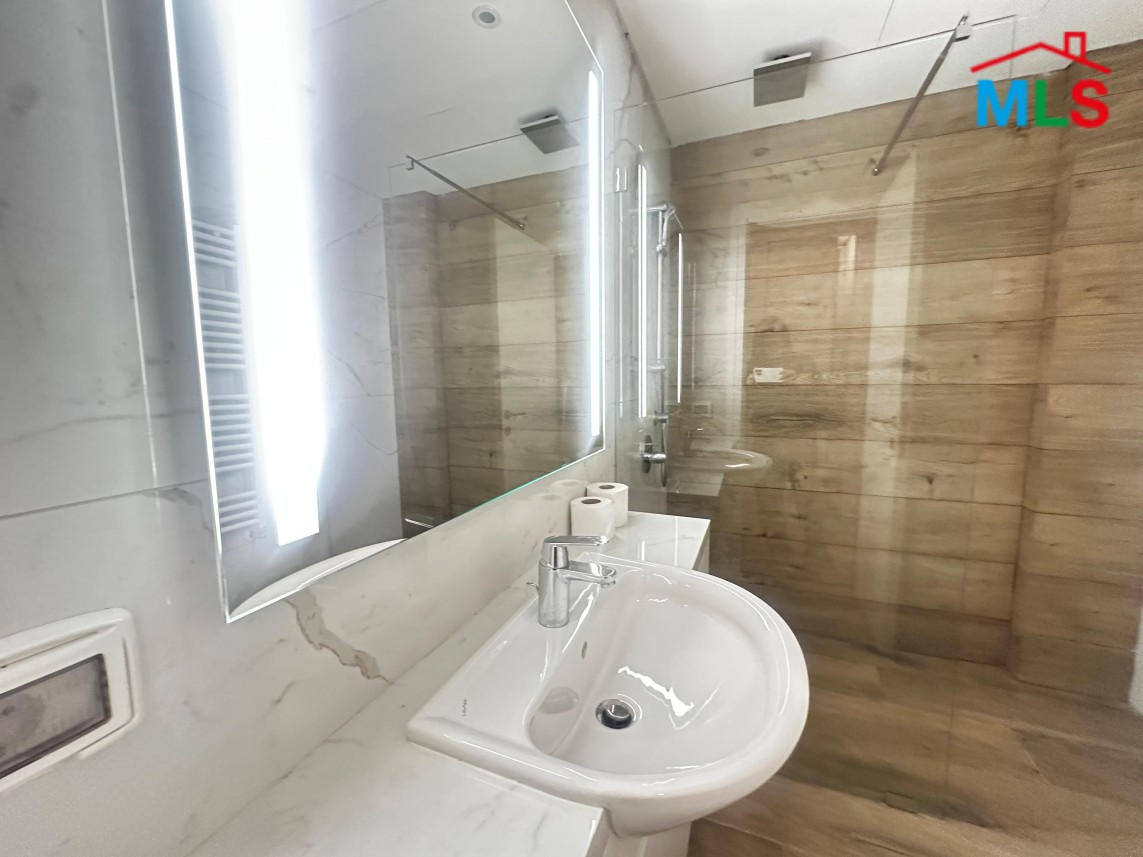 High-End 2-Bedroom Apartment For Rent in Down Town