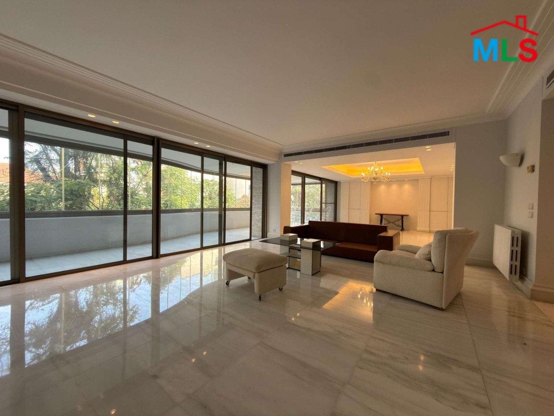 Elegant 4-Bedroom Apartment For Rent in Select area of Achrafieh, Carré D'or