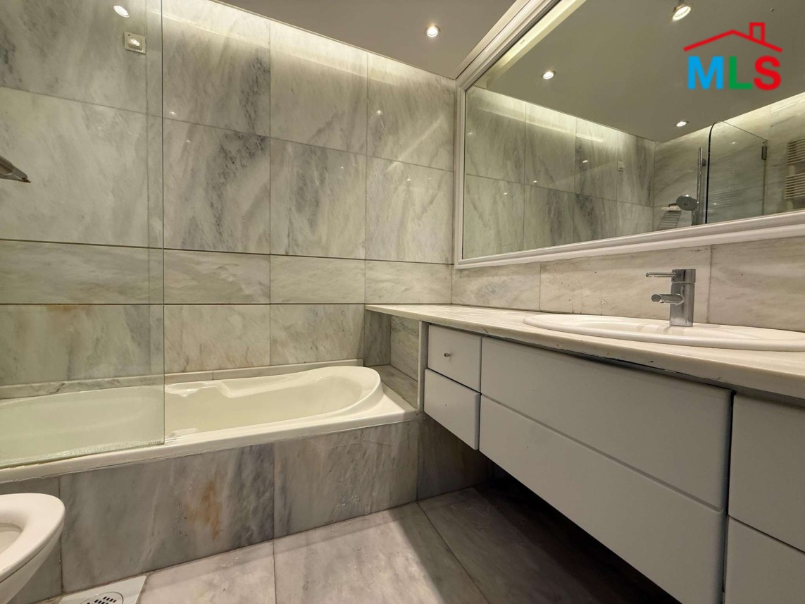Elegant 4-Bedroom Apartment For Rent in Select area of Achrafieh, Carré D'or
