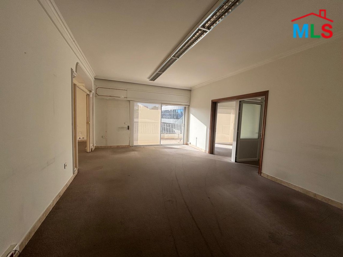 400 SQM Spacious Office For Rent in Badaro