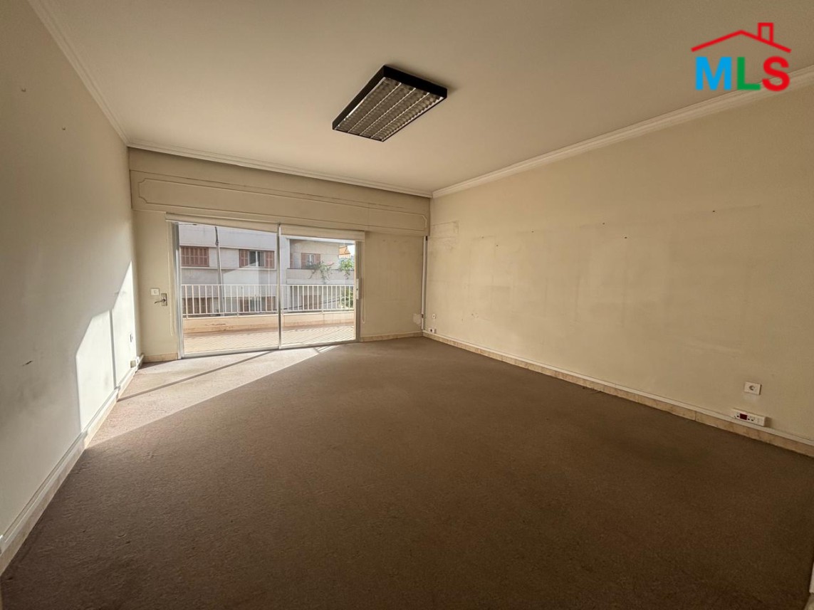400 SQM Spacious Office For Rent in Badaro