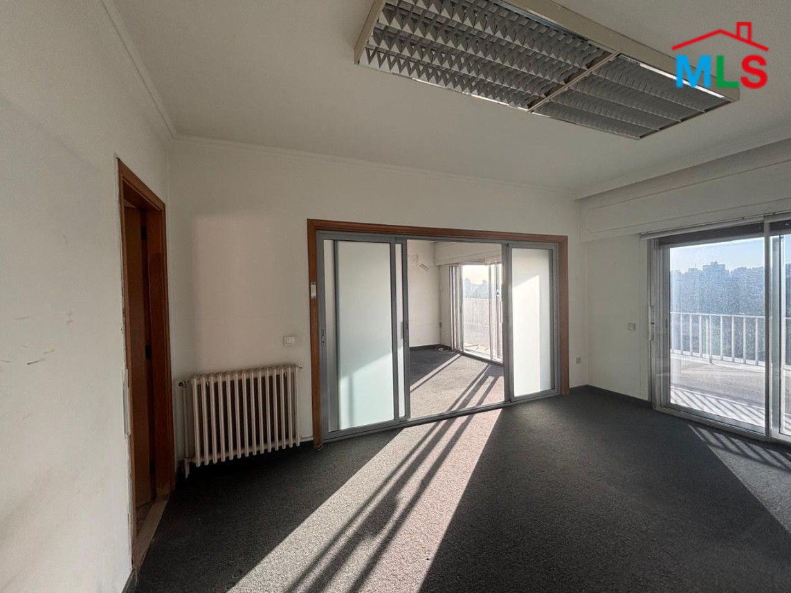 400 SQM Spacious Office For Rent in Badaro