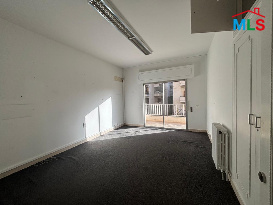 400 SQM Spacious Office For Rent in Badaro