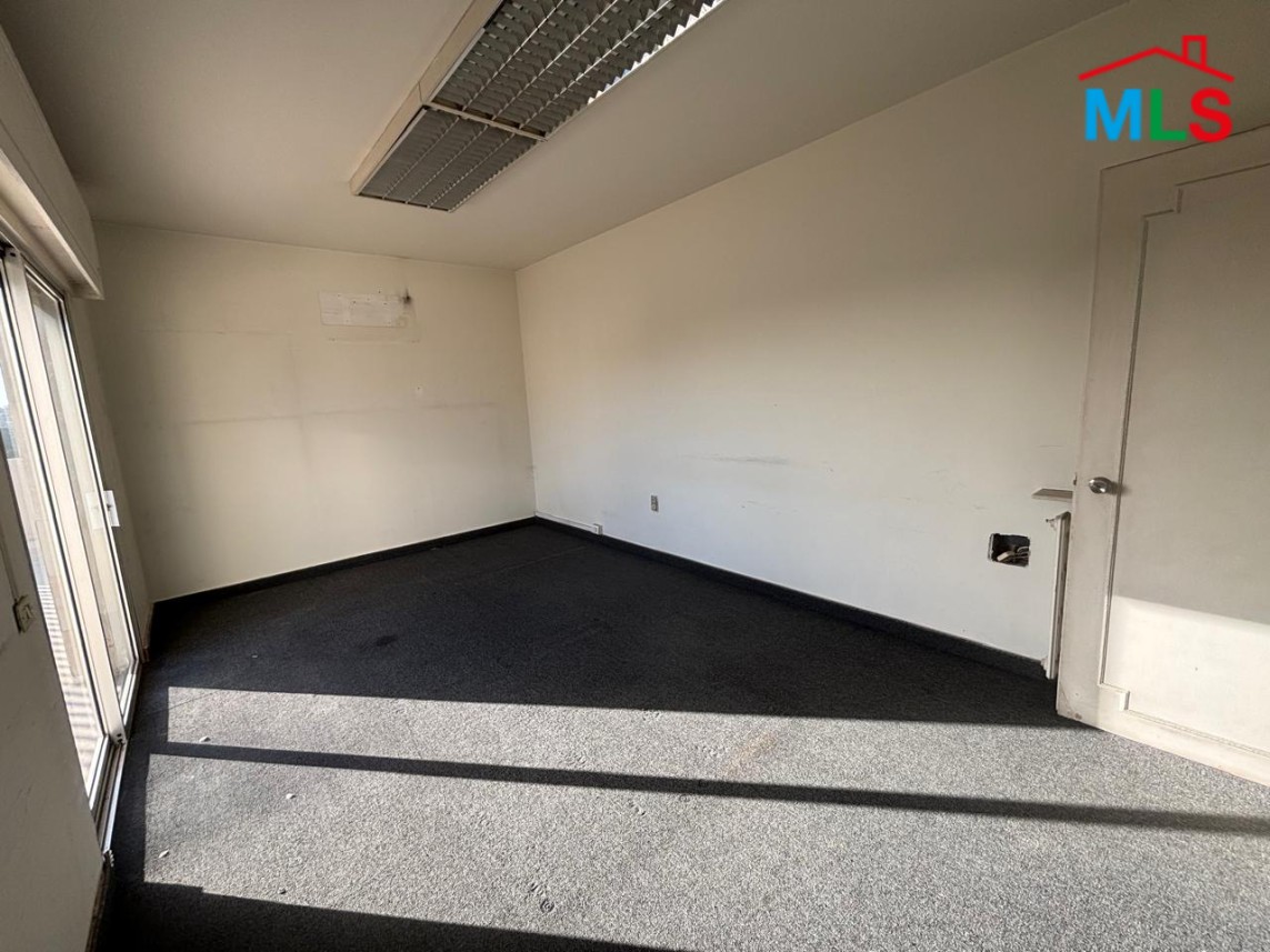 400 SQM Spacious Office For Rent in Badaro