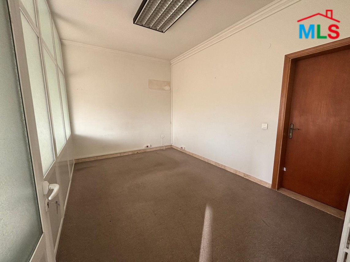 400 SQM Spacious Office For Rent in Badaro