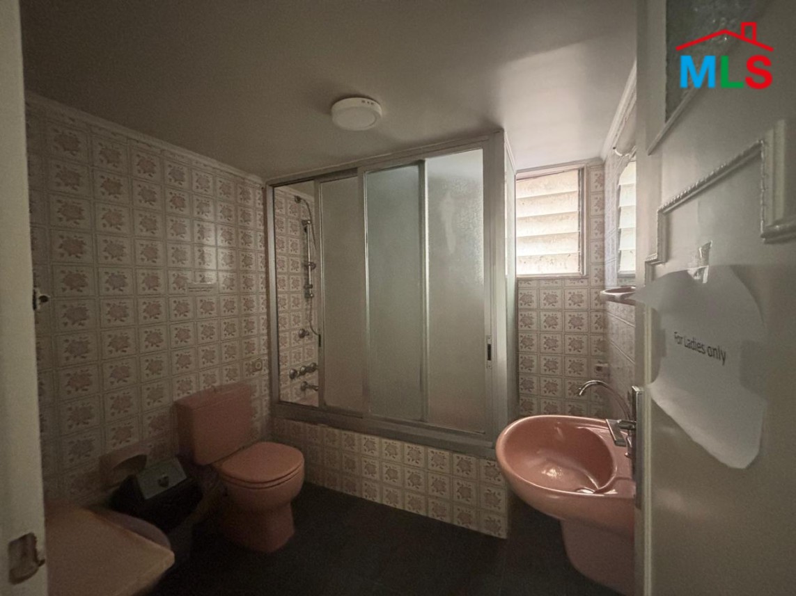 400 SQM Spacious Office For Rent in Badaro