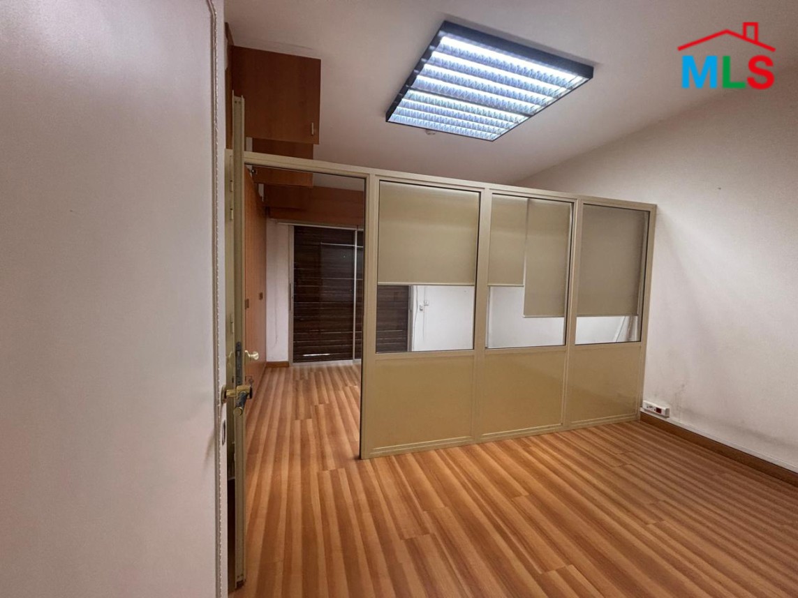 400 SQM Office For Rent in Badaro