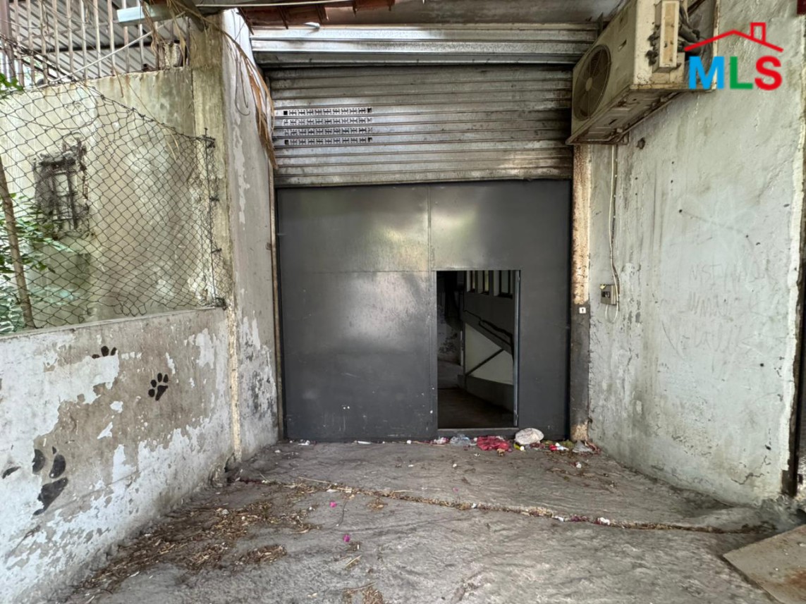 Spacious Warehouse For Rent in Hazmieh