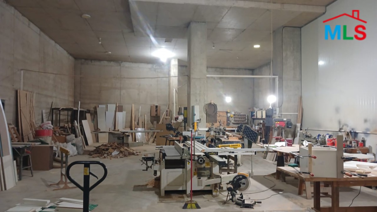 1,200 SQM Warehouse For Rent In A Commercial Building in Fanar