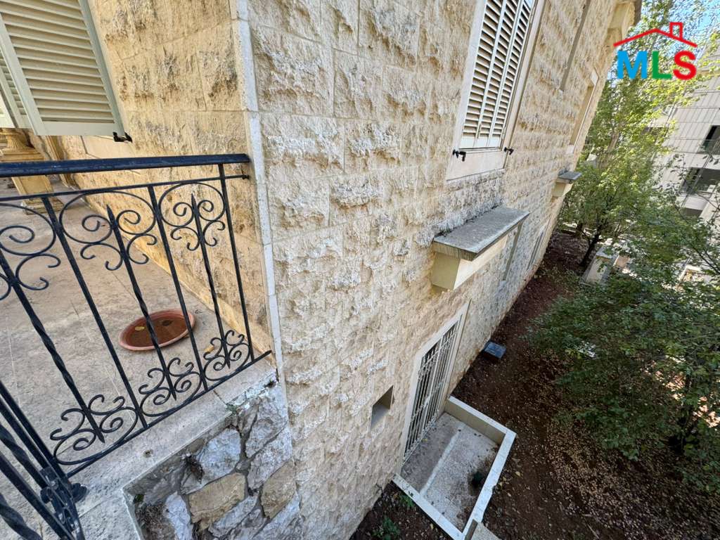 Fully Furnished Decorated Villa For Rent in Baabdat