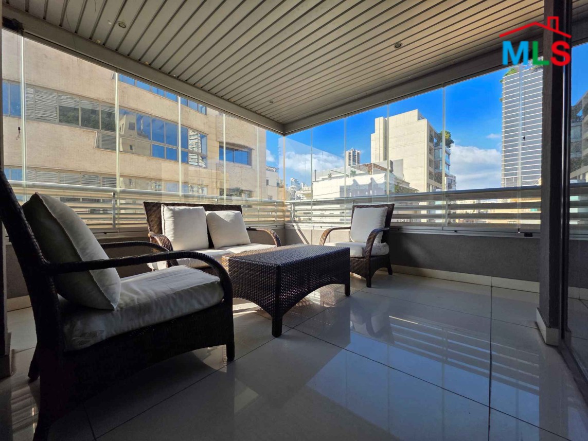 Furnished 2-Bedroom Apartment For Rent in Achrafieh, Carré D'or