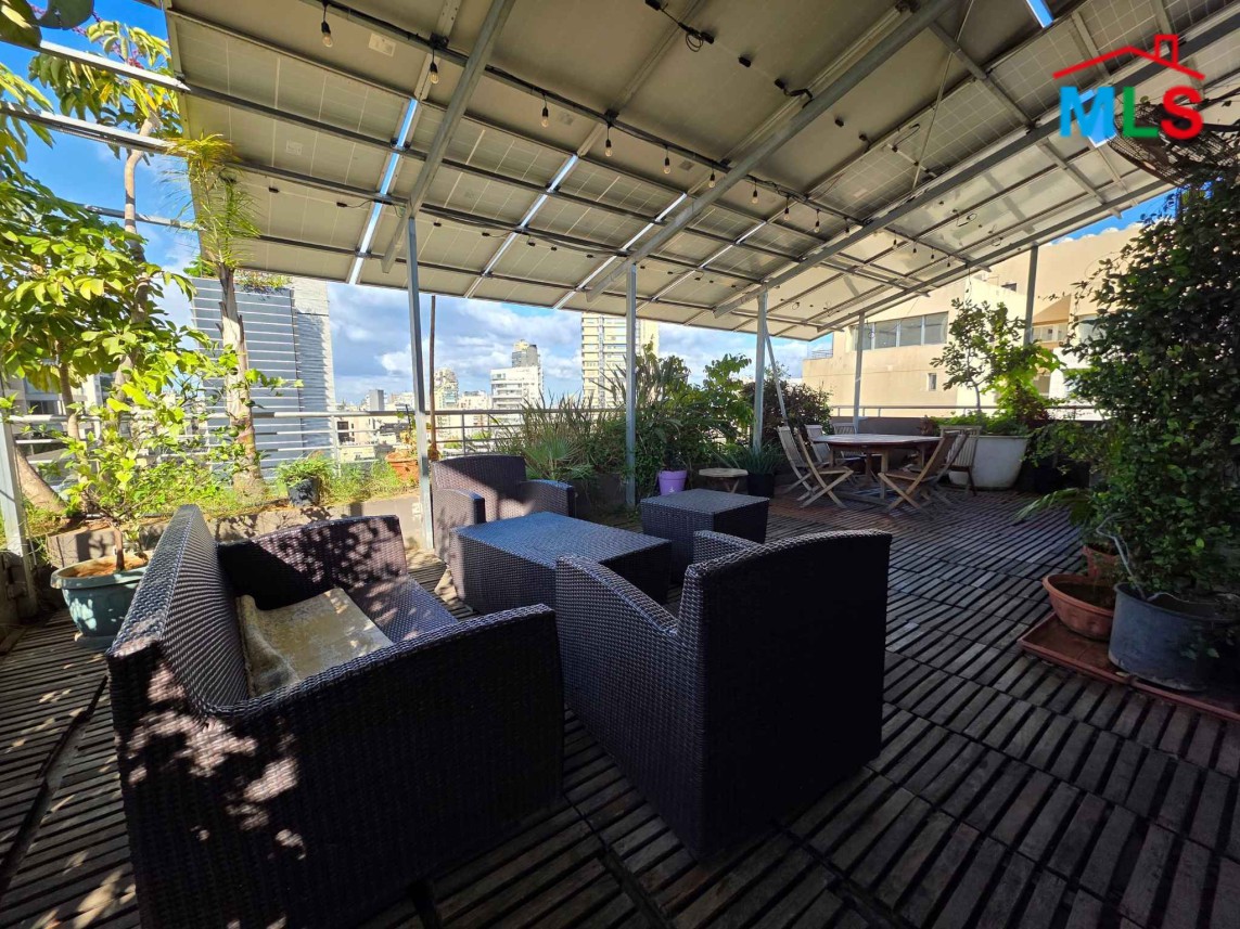 Furnished 2-Bedroom Apartment For Rent in Achrafieh, Carré D'or