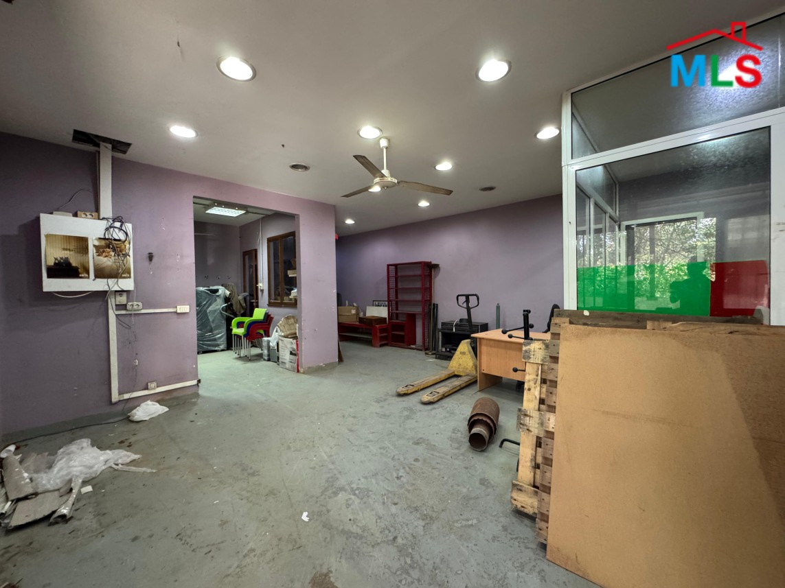 210 SQM Warehouse For Rent in Hazmieh