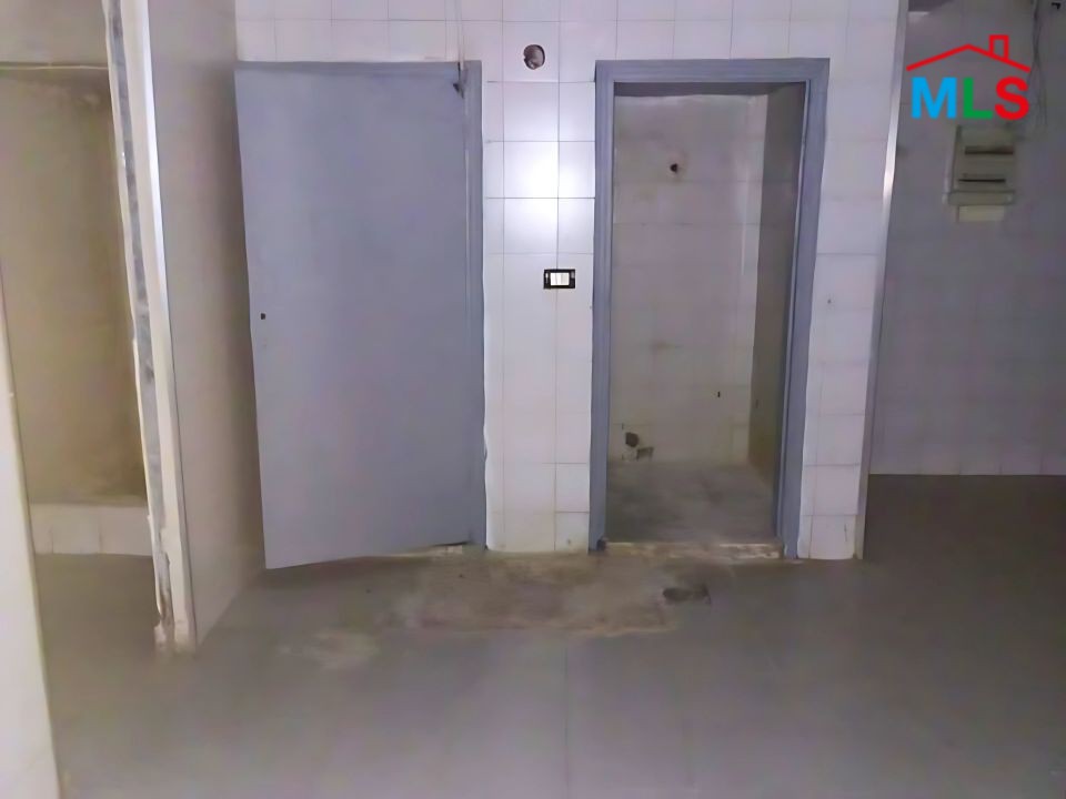 129 SQM Warehouse For Rent in Verdun, Ras Beirut