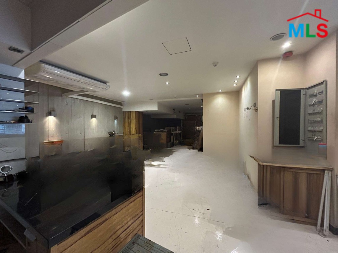 500 SQM 2-Levels Shop For Rent in Verdun, Beirut