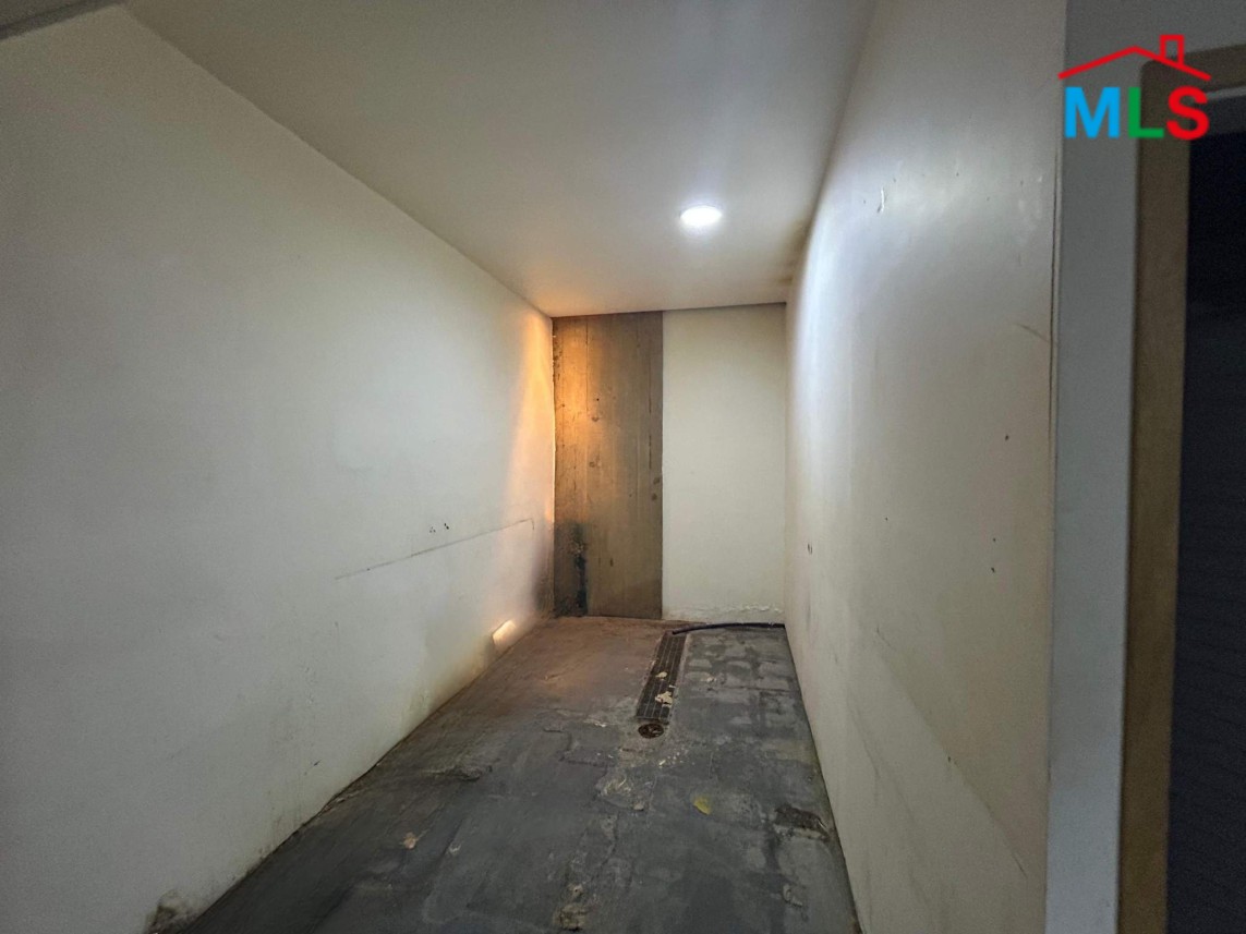 500 SQM 2-Levels Shop For Rent in Verdun, Beirut