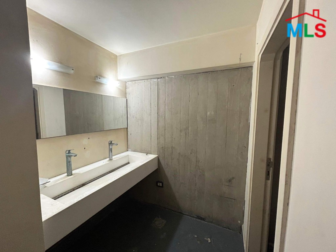 500 SQM 2-Levels Shop For Rent in Verdun, Beirut