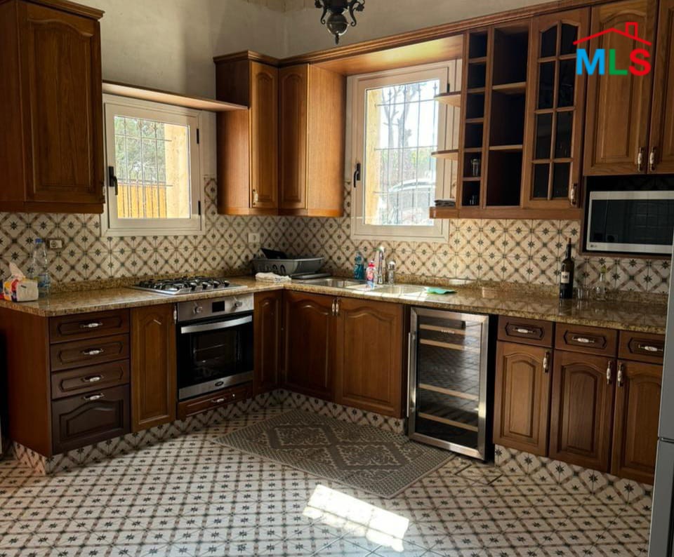 Individual House With Garden For Rent in Bolonia