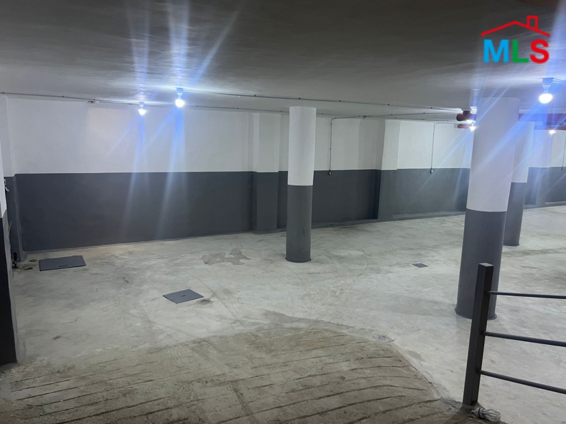 An Open Space Warehouse For Rent in Ain Al Remmane