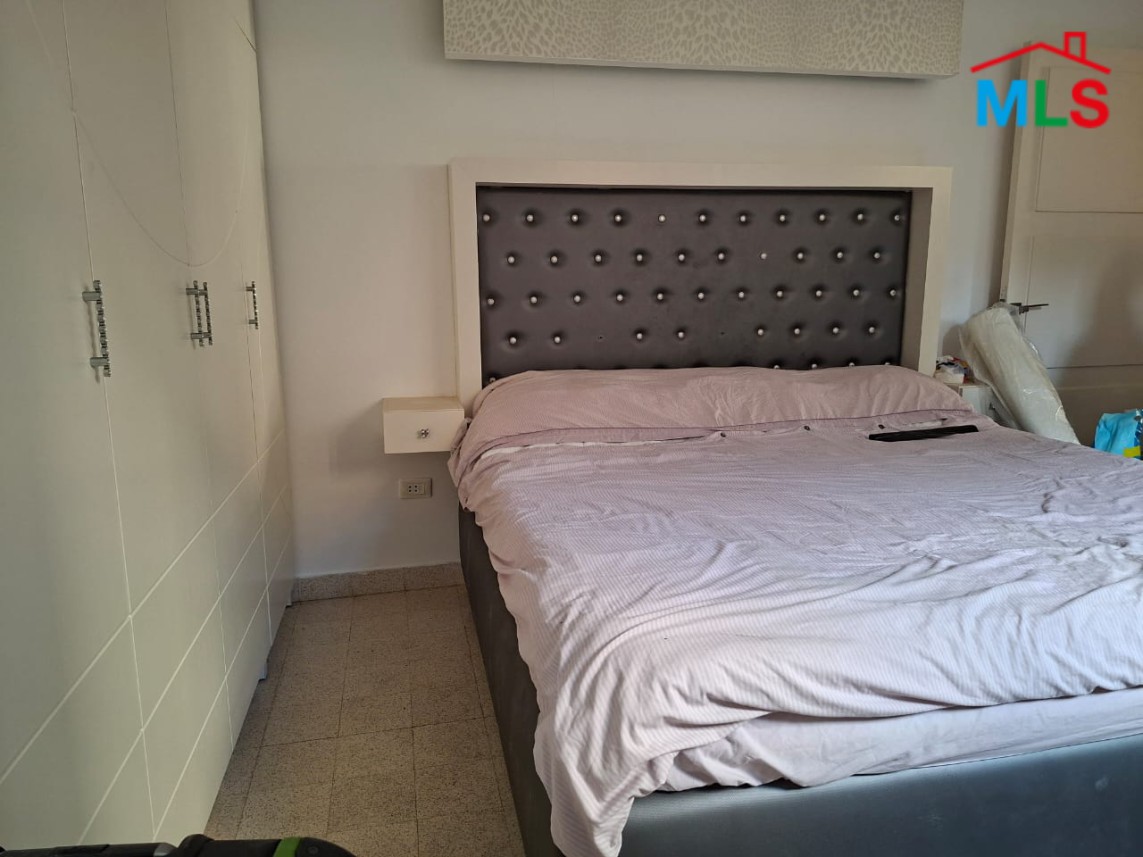 4-Bedroom Apartment For Rent in Corniche Al Mazaraa, Ras Beirut
