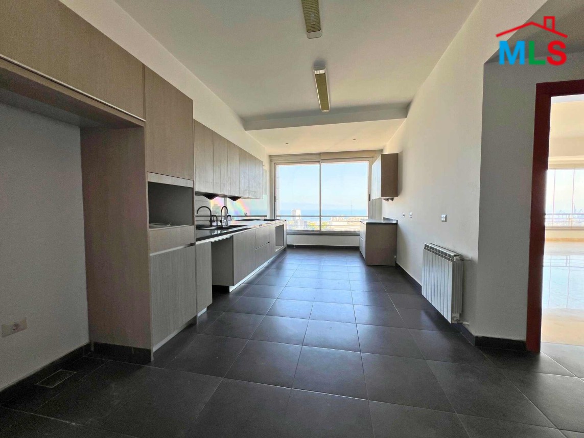 Spacious with Sea & City View Apartment For Rent in Achrafieh, Charles Malek