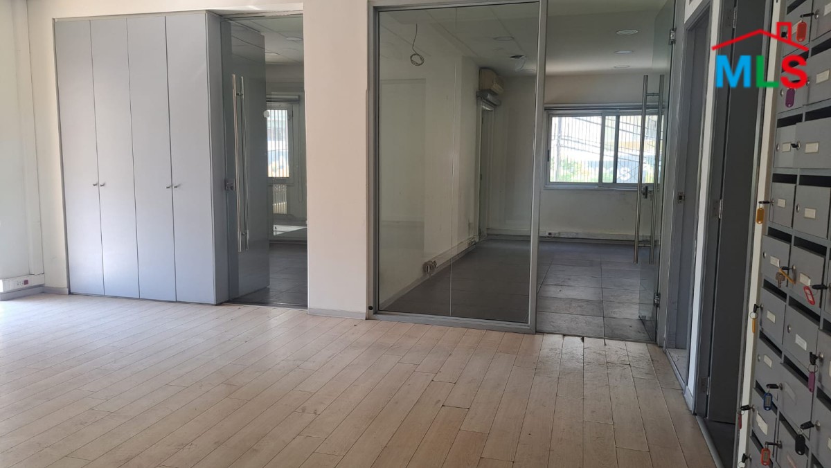 395 SQM Duplex Shop For Rent in Hamra, Ras Beirut