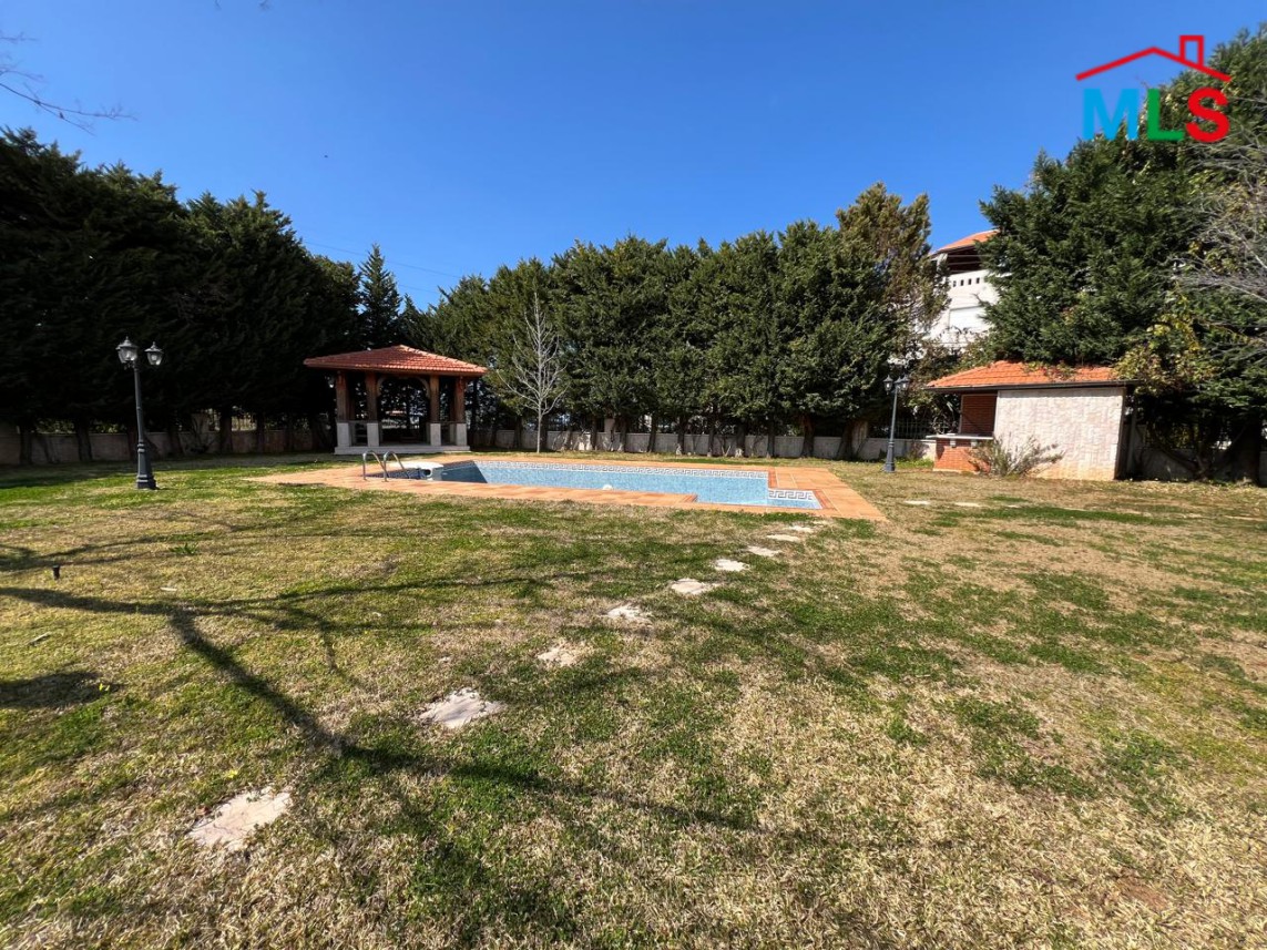 Semi-Furnished Amazing Villa With Pool For Rent in Fatqa