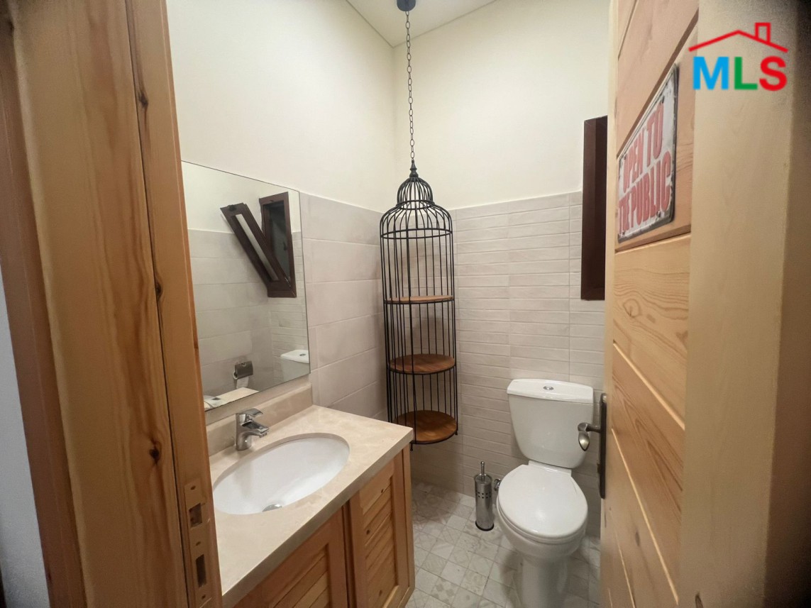 High-End Furnished Chalet With Garden For Rent in Fakra