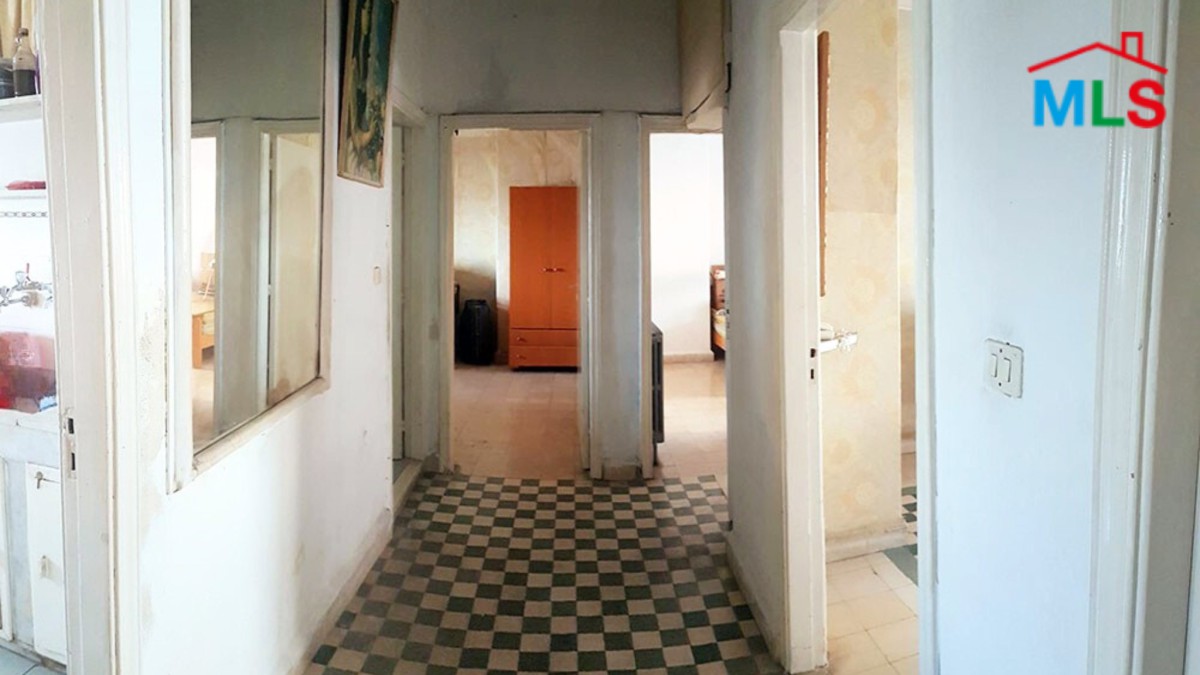 Bright Apartment For Rent in Achrafieh, Sioufi