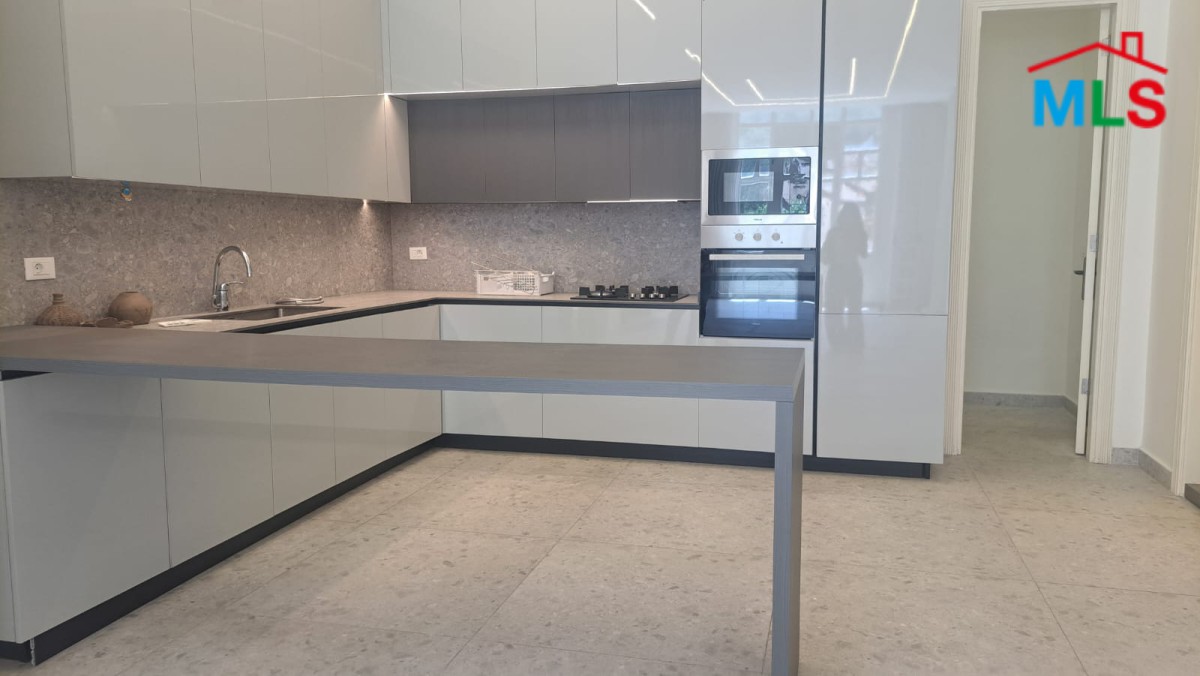 Furnished 3-Bedroom Apartment For Rent in Ain Al Mraiseh, Ras Beirut