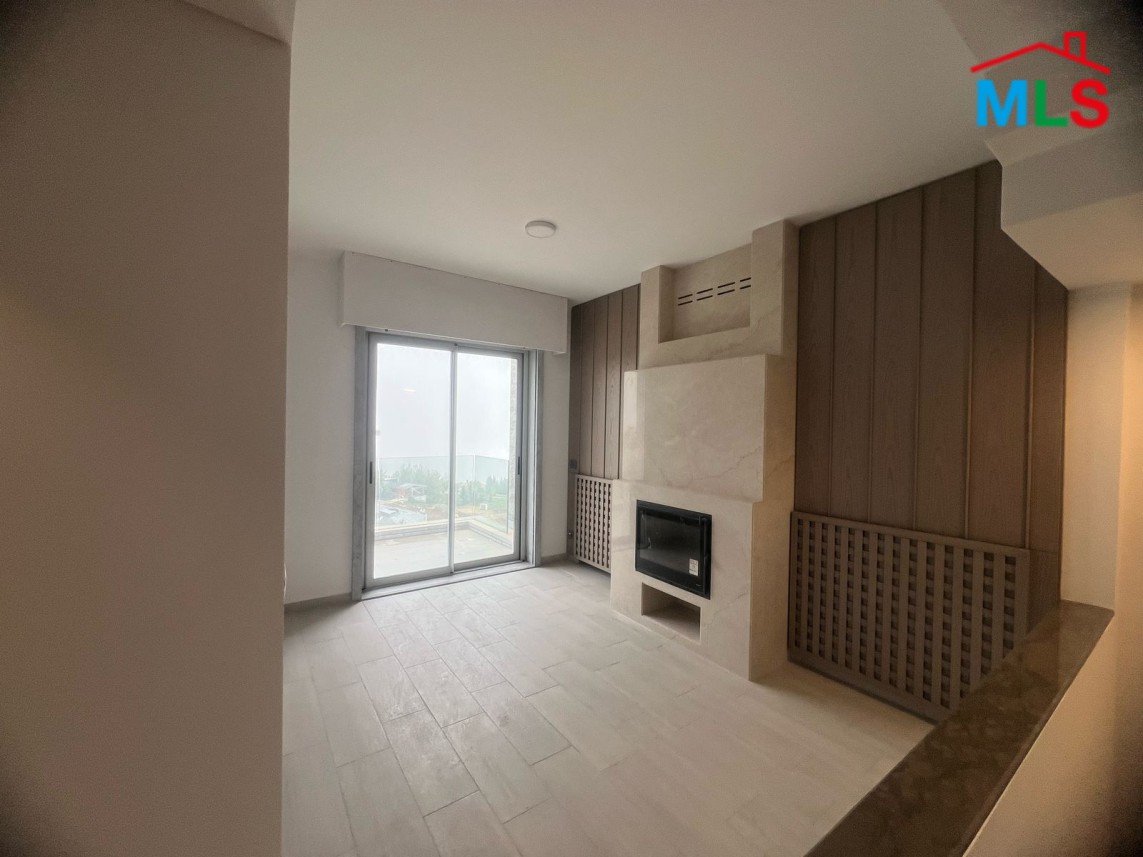 Luxurious Town House For Rent in Fakra Club