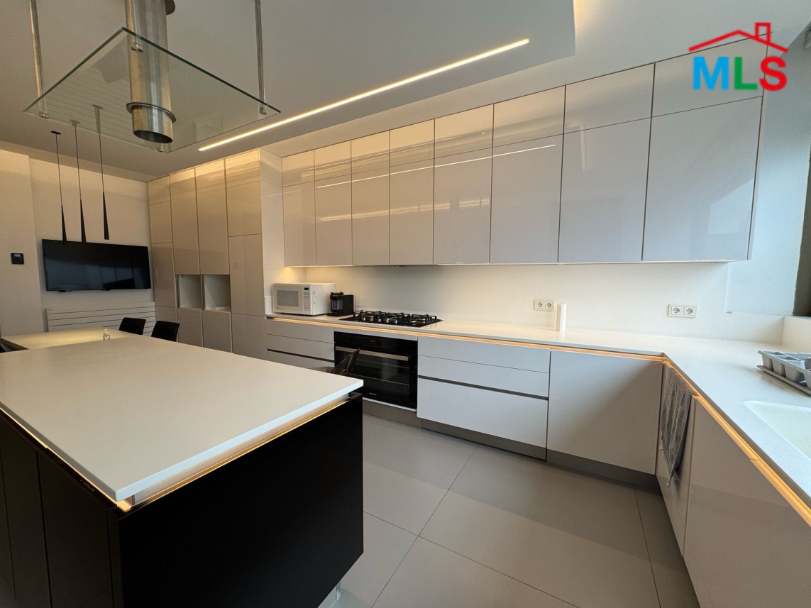 Fully Furnished High-End Finishing Apartment For Rent in Beit Meri