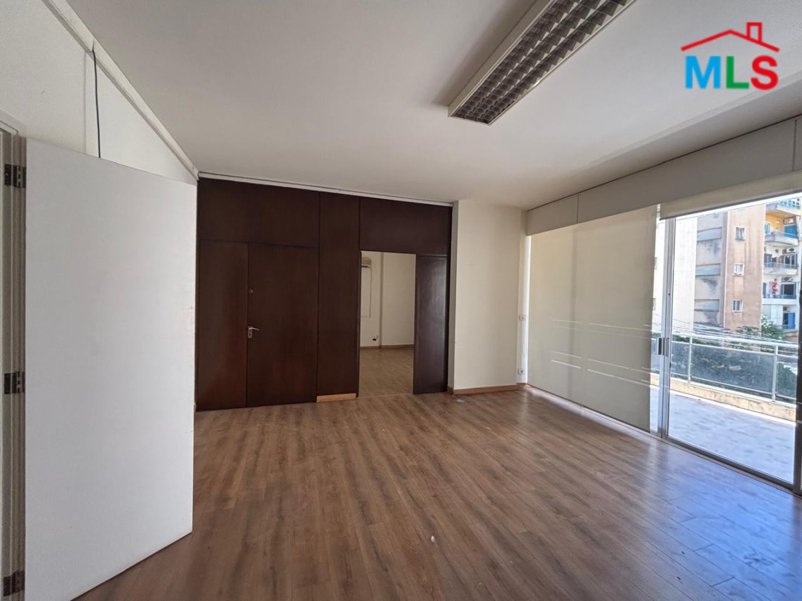 300 SQM Office For Rent in Badaro