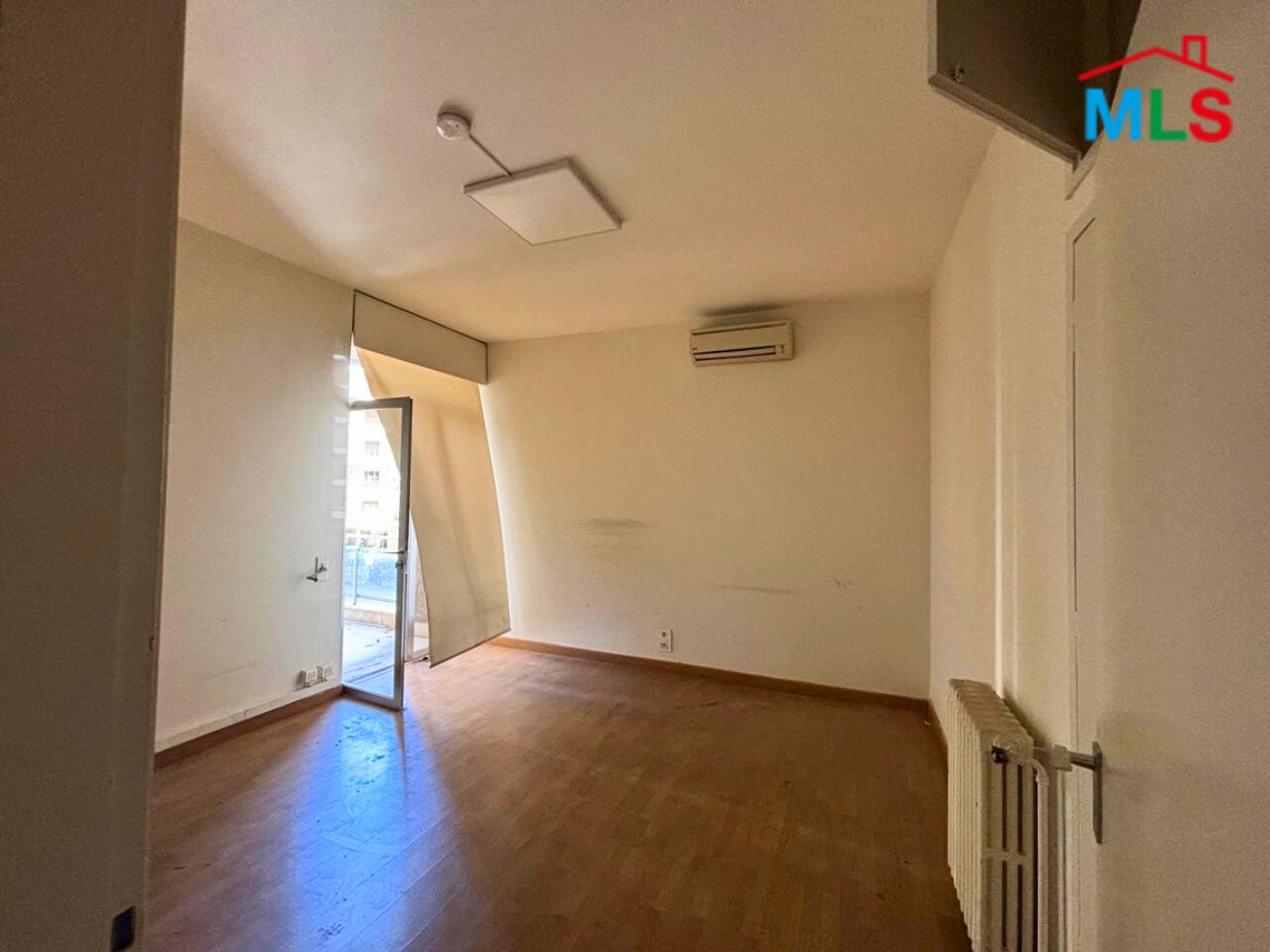 300 SQM Office For Rent in Badaro
