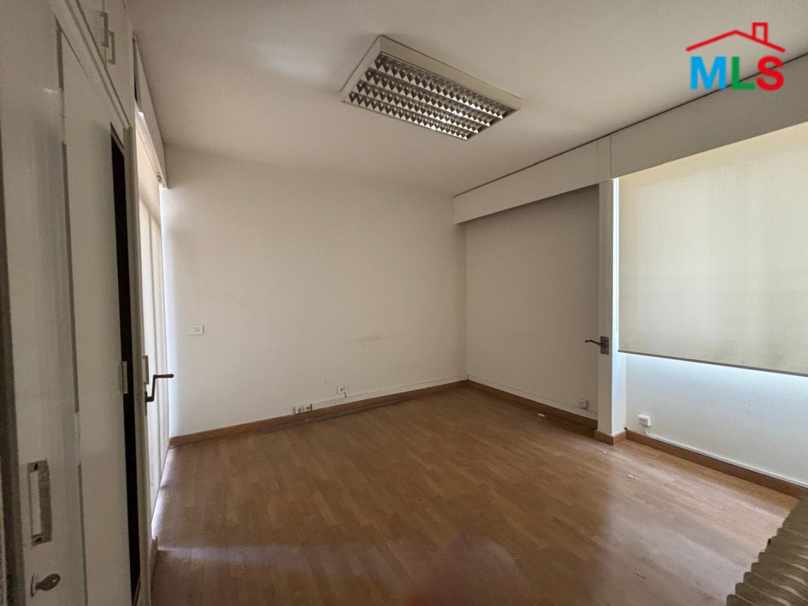 300 SQM Office For Rent in Badaro