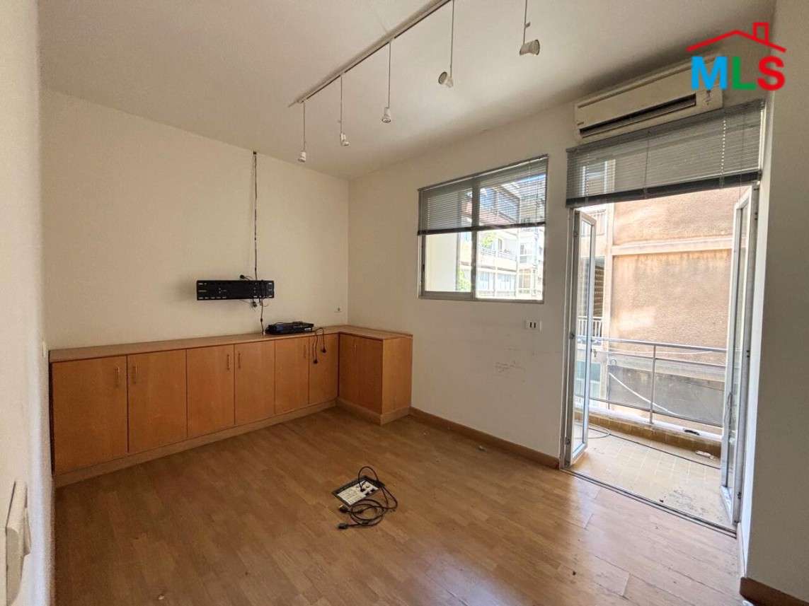 300 SQM Office For Rent in Badaro