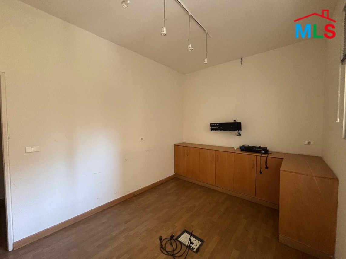 300 SQM Office For Rent in Badaro