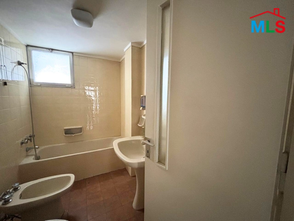300 SQM Office For Rent in Badaro