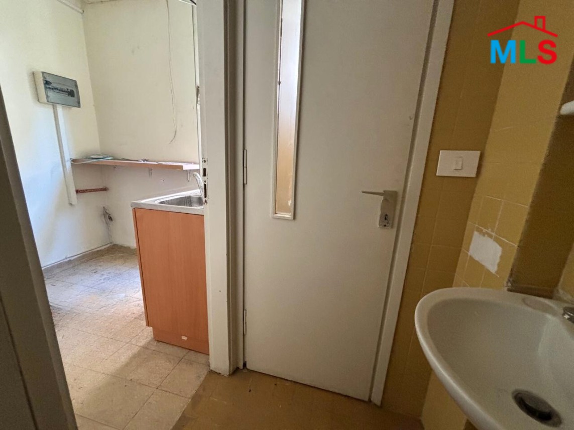 300 SQM Office For Rent in Badaro