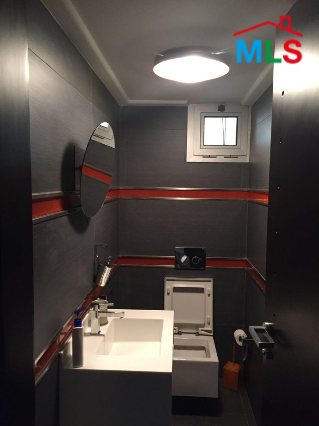 Moden One Bedroom Apartment For Rent in Sioufi, Achrafieh