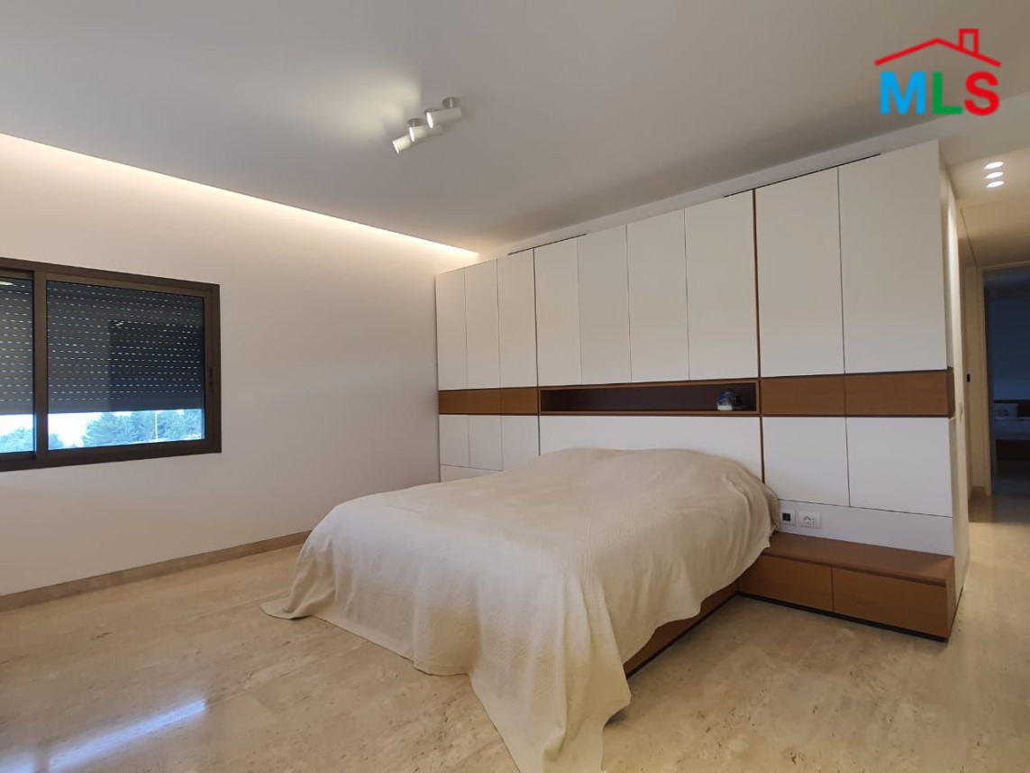 Fully Furnished Decorated Penthouse For Rent in A Prime Location In Adma