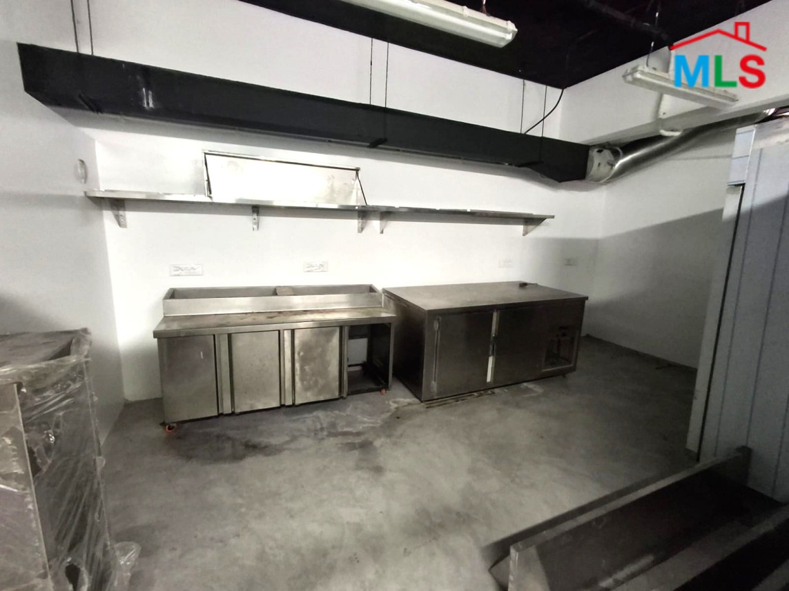 1,035 SQM Restaurant with Terrace For Rent in Achrafieh, Sodeco