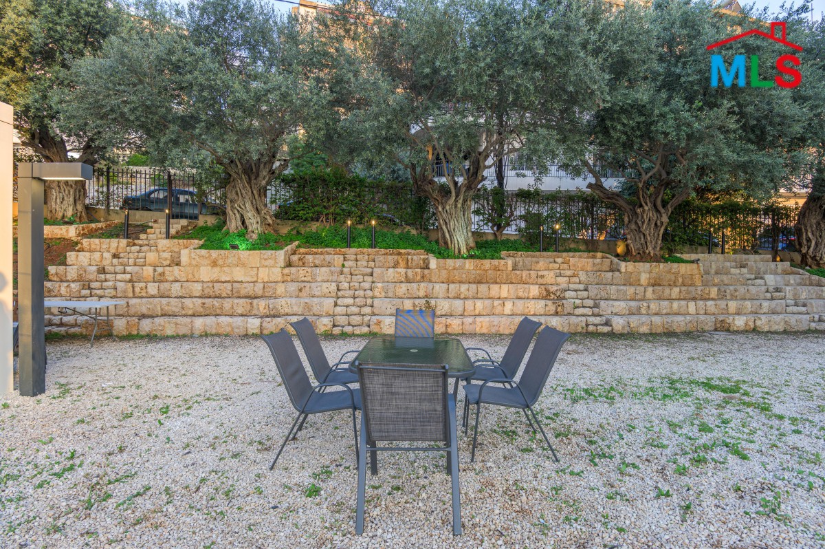 Furnished Individual Chalet With Garden For Rent in Kfarhbeib