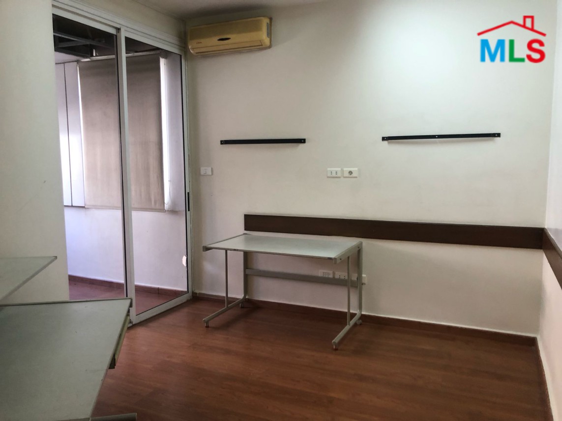 175 SQM Office For Rent in Achrafieh, Hotel Dieu