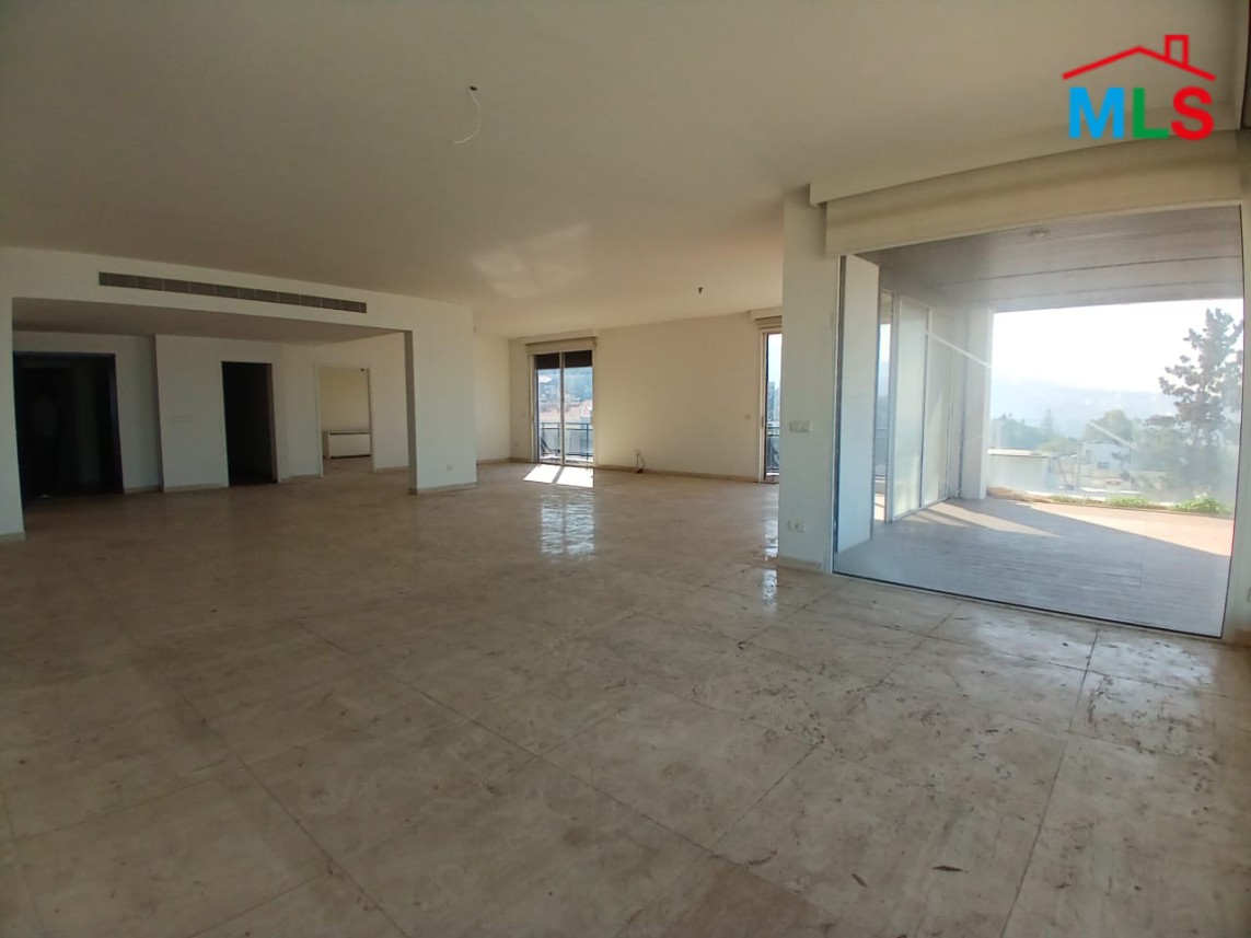 Spacious High-End Apartment With Great Sea View For Rent in Rabieh