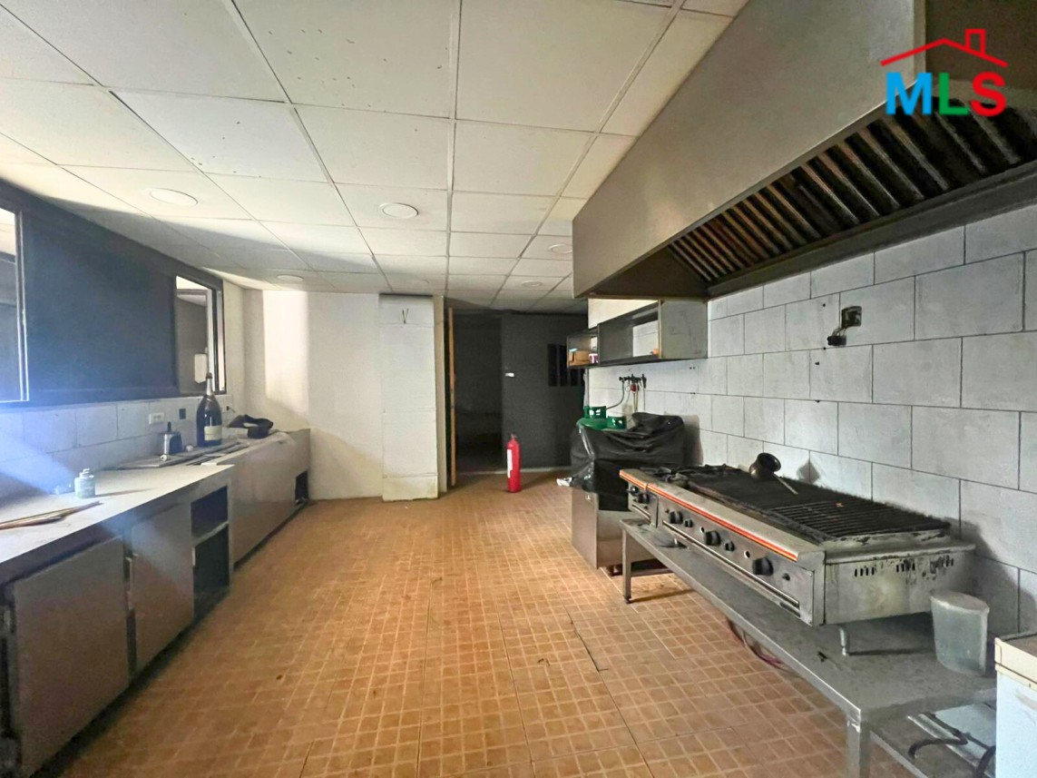 350 sqm Resto/Club For Rent in Achrafieh, Monot