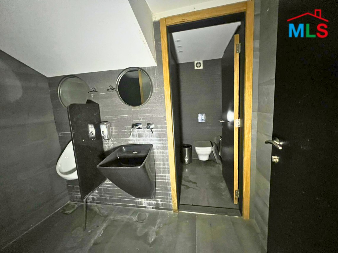350 sqm Resto/Club For Rent in Achrafieh, Monot