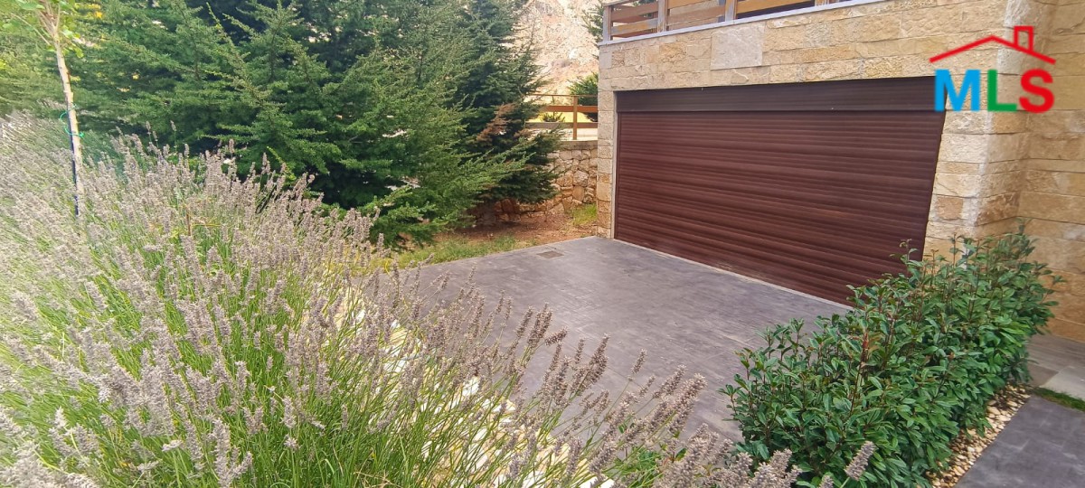 Furnished Chalet For Rent in Tilal Al Assal, Kfarzebian