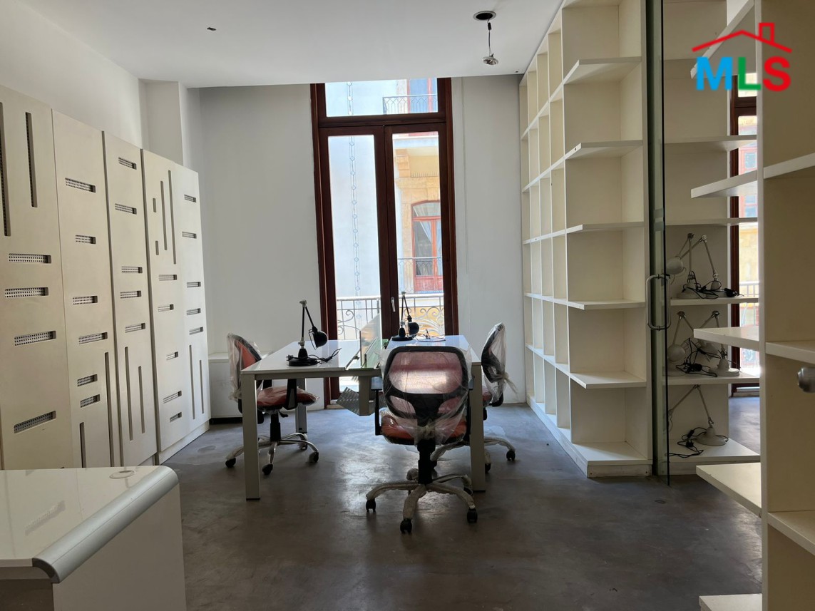 300 SQM Semi furnished Office Space For Rent in DownTown